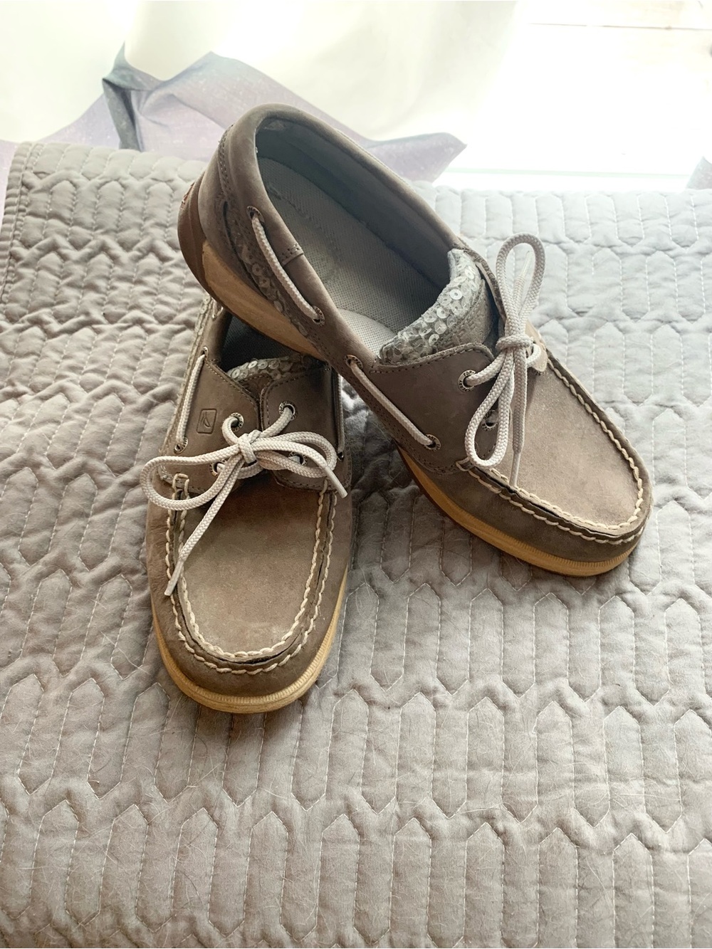Sperry Taupe Leather Boat Shoes with Cream Laces; Women’s 7-1/2